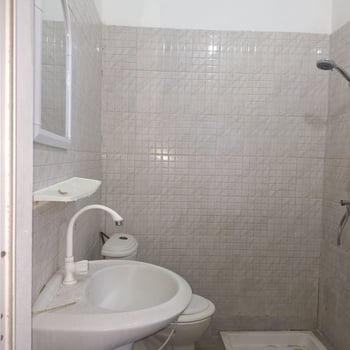 Villa 5 chambres avec jardin et cuisine moderne dans quartier calme