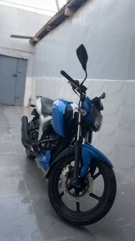 Moto TVS Apache 160 4V en excellent état