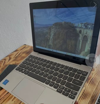PC portable Lenovo 4 Go RAM 500 Go stockage presque neuf