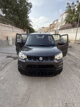 Suzuki S-Presso 2023, essence, boîte manuelle, bien entretenue