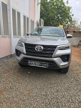 Toyota Fortuner, automatique, en très bon état