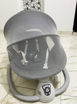 Transat bébé confortable avec harnais et moustiquaire