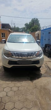 Mitsubishi L200 2018, pick-up diesel, boîte manuelle, bon état