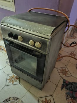 Gazinière d\'occasion en bon état avec bouteille de gaz