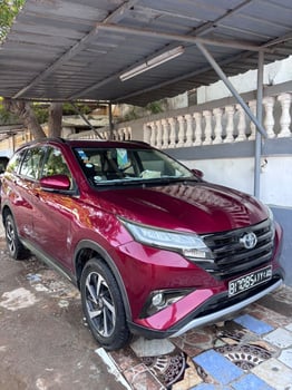 Toyota Rush essence 2019, boîte manuelle, bon état