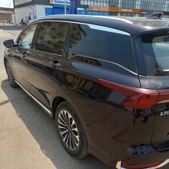 Wuling Kaijie 2024 noire, voiture de luxe neuve et spacieuse