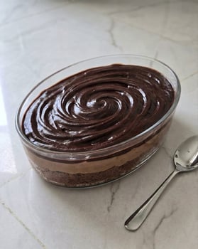 Gâteau fait maison frais et naturel pour occasions spéciales