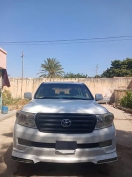 Location Toyota Land Cruiser V8 2015, diesel, boîte manuelle