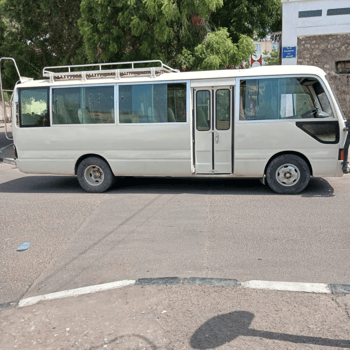 Bus Toyota Coaster 30 places climatisé à louer