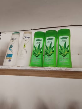 Produits beauté, parfums, cartables et chaussures