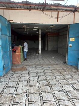 Local commercial 100 m² sur route principale de l\'Aviation
