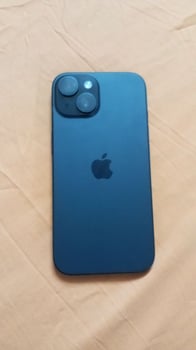 iPhone 15 Noir 128 Go en Très Bon État
