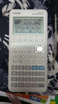 Calculatrice graphique comme neuve avec programmes intégrés