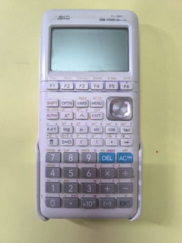 Calculatrice graphique en bon état