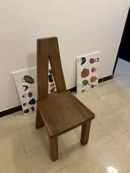 Chaise en bois massif en bon état