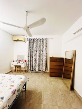 Chambre meublée avec toilettes indépendantes à Héron
