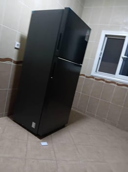 Réfrigérateur récent en bon état, utilisé 3 mois