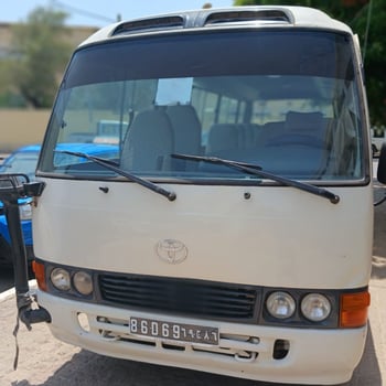 Bus Toyota Coaster 30 places climatisé à louer