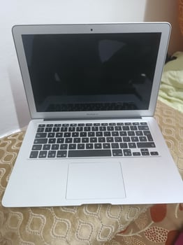 MacBook Air 13,3 pouces Intel Core i5 8 Go RAM SSD 256 Go quasi neuf