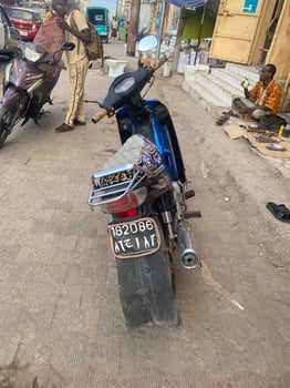 Moto en bon état, bien entretenue, disponible
