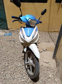 Moto Jincheng 110 robuste et fiable en bon état