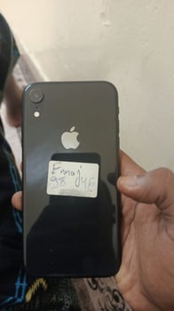 iPhone XR 64 Go, batterie 95%, comme neuf