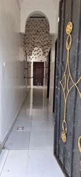 Maison F6 duplex neuf, construite récemment à Barwaqo