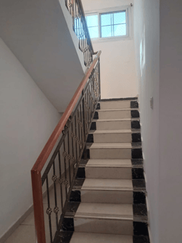 Villa duplex F6 avec balcon et parking à Haramous