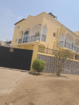 Villa duplex F6 avec balcon et parking à Haramous