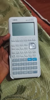 Calculatrice graphique en bon état pour étudiants scientifiques