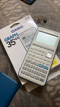 Calculatrice scientifique neuve, usage 5 mois