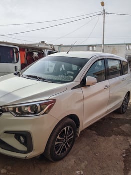 Suzuki Ertiga 2024 blanche, première main, excellent état