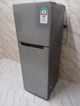 Réfrigérateur neuf récent en parfait état