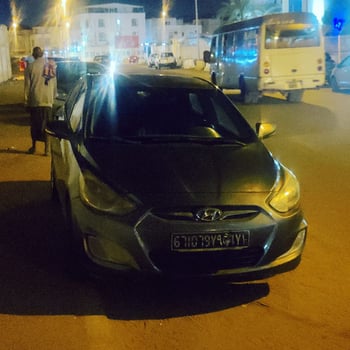 Hyundai Accent 4 portes noire, fiable et bien entretenue