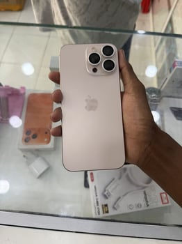 iPhone 16 Pro Max 256 Go en parfait état