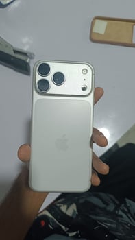iPhone 17 Pro Max 256 Go, batterie 98% en bon état