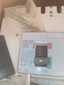Disjoncteur triphasé Legrand 500A neuf électrique plomberie