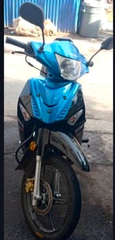 Moto Jincheng 110 en bon état, bien entretenue