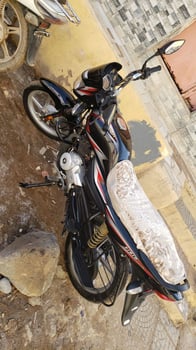 Moto Platina en bon état, fiable et économique