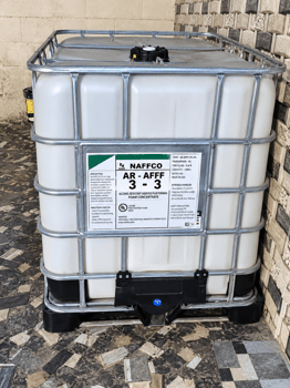 Réservoir d\'eau NAFFCO 1000 L en bon état UAE