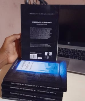 Roman fantasy adulte Le Messager du Lointain