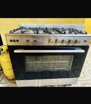 Cuisinière gaz 5 feux avec four en bon état