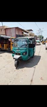 Bajaj D97 tricycle en excellent état prête à tester
