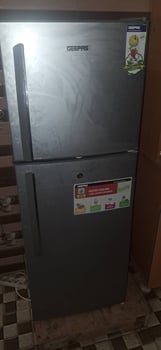 Réfrigérateur Geepas économique avec table de support offerte