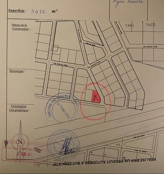 Terrain 3 000 m² à PK18, emplacement stratégique pour projet