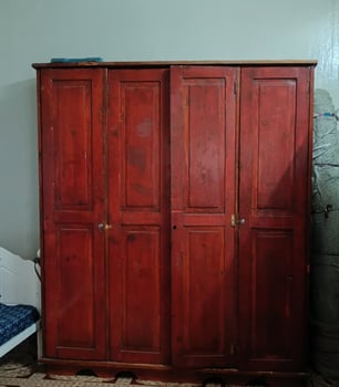 Armoire neuve rouge design contemporain