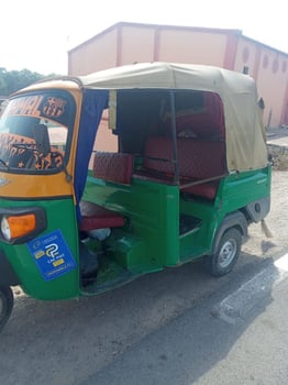 Bajaj tricycle en tres bonne état