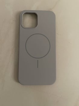 Coque silicone grise MagSafe pour iPhone 12 Pro Max en excellent état