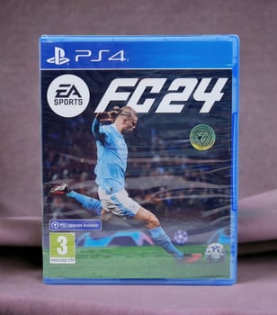 CD FC 24 en très bon état pour amateurs de football