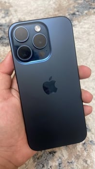 iPhone 15 Pro 128 Go en excellent état